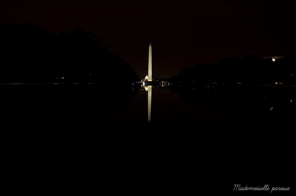 Mademoiselle paresse Washington Monument by night