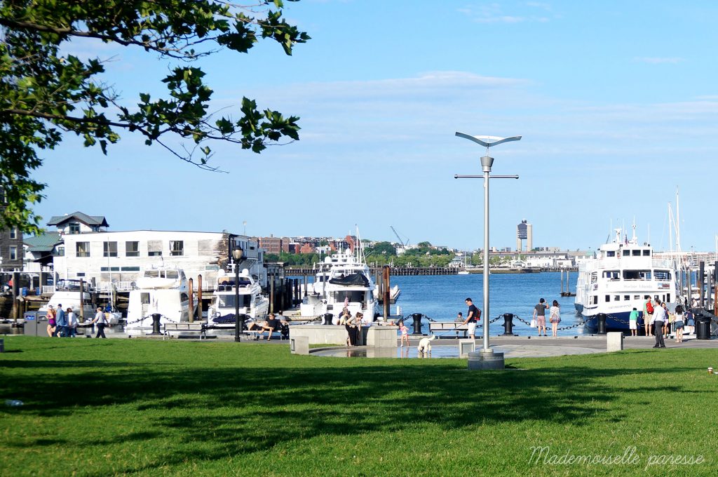 Mademoiselle paresse - Boston Harbor Front Port